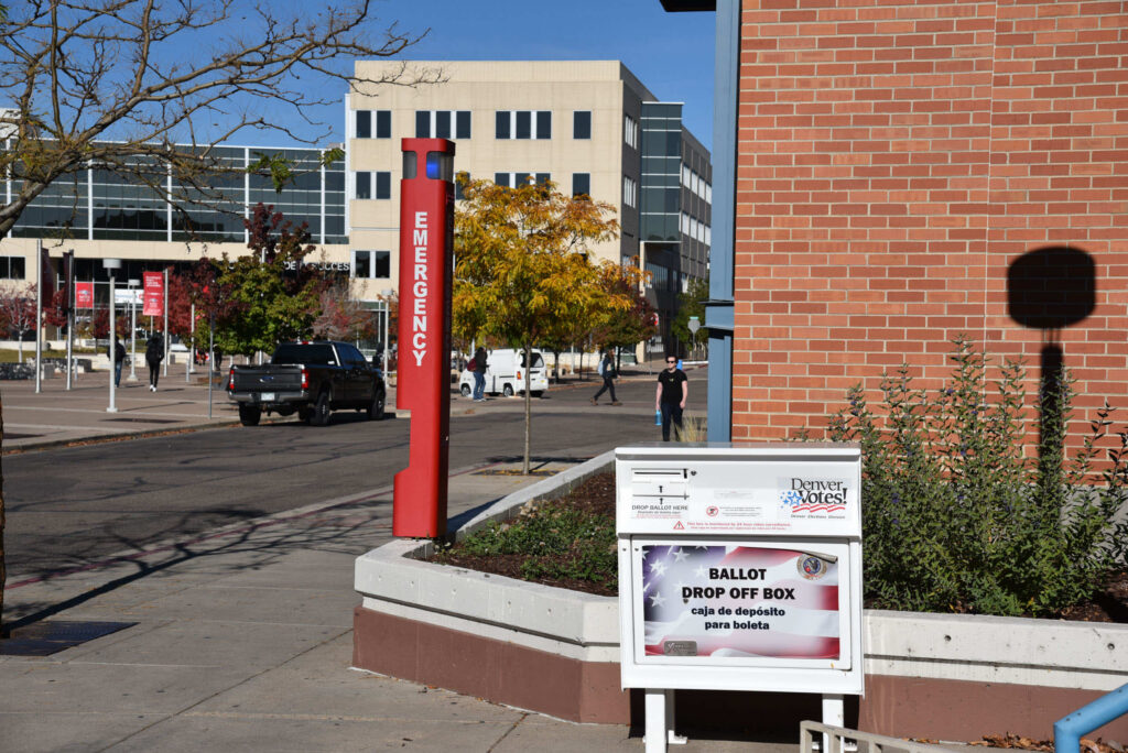 Campus Safety - Emergency sign post